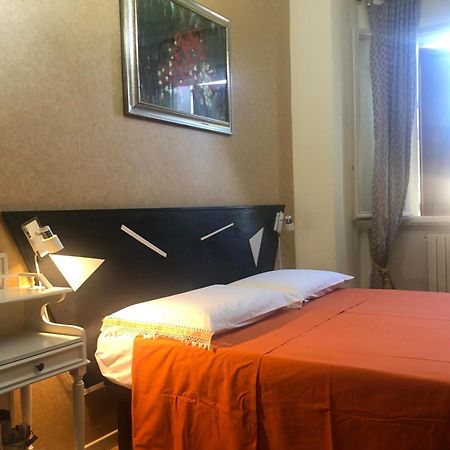 La Finestra Sul Fiume Bed & Breakfast ฟอสซอมโบรเน ภายนอก รูปภาพ