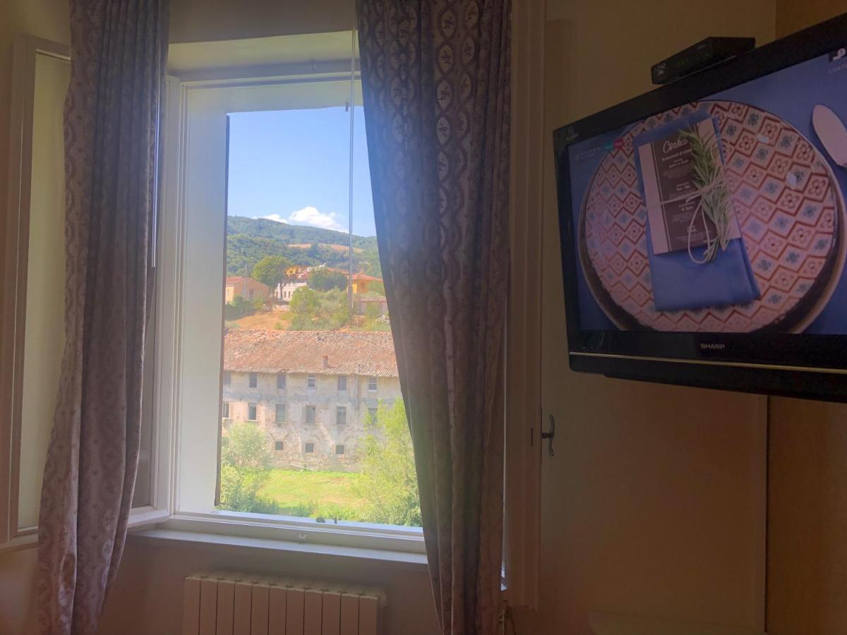La Finestra Sul Fiume Bed & Breakfast ฟอสซอมโบรเน ภายนอก รูปภาพ
