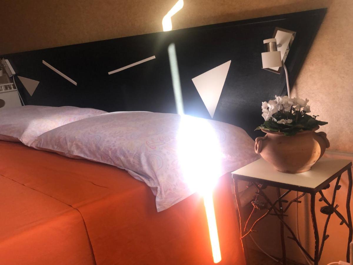 La Finestra Sul Fiume Bed & Breakfast ฟอสซอมโบรเน ภายนอก รูปภาพ