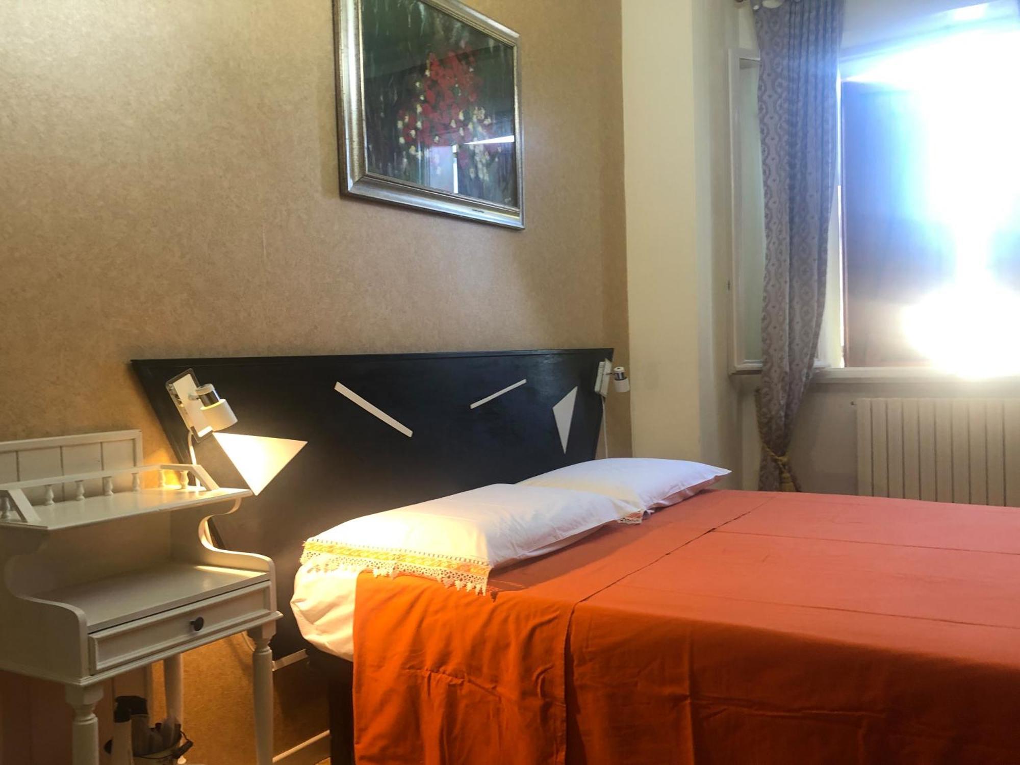 La Finestra Sul Fiume Bed & Breakfast ฟอสซอมโบรเน ภายนอก รูปภาพ