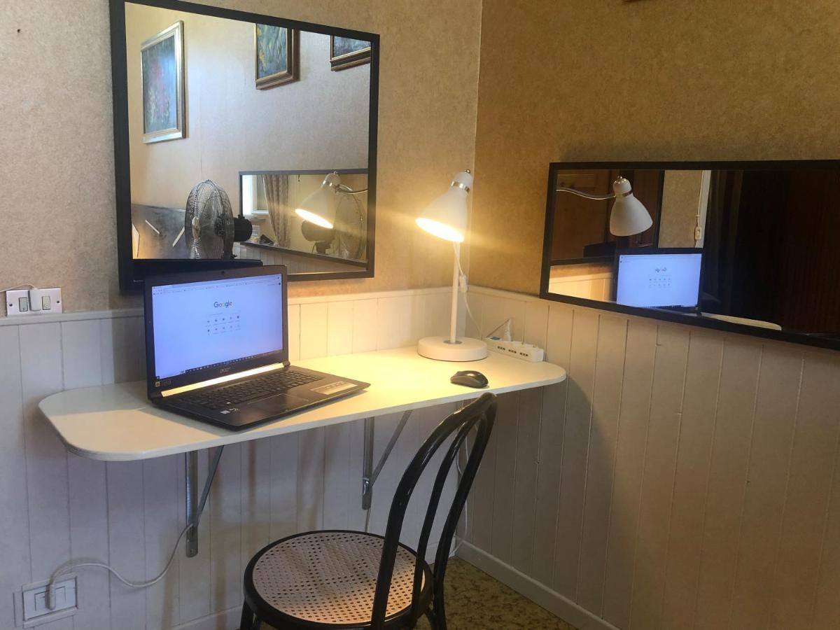 La Finestra Sul Fiume Bed & Breakfast ฟอสซอมโบรเน ภายนอก รูปภาพ
