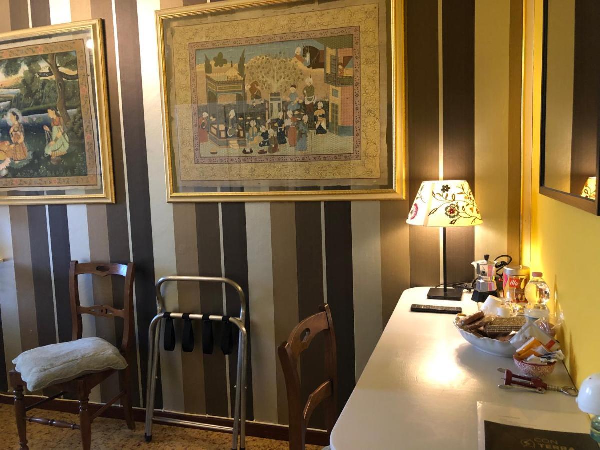 La Finestra Sul Fiume Bed & Breakfast ฟอสซอมโบรเน ภายนอก รูปภาพ