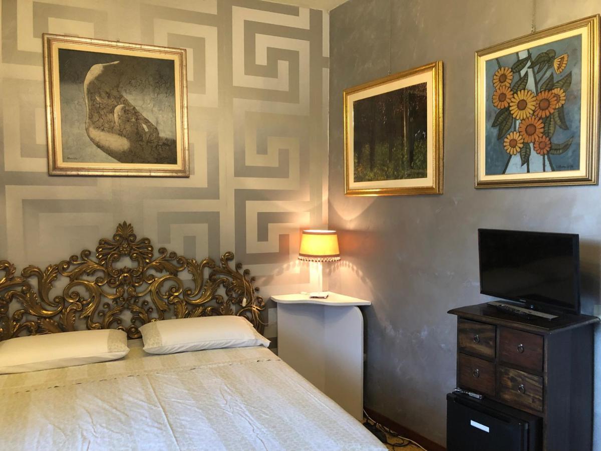 La Finestra Sul Fiume Bed & Breakfast ฟอสซอมโบรเน ภายนอก รูปภาพ