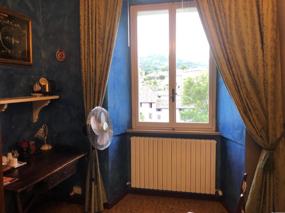 La Finestra Sul Fiume Bed & Breakfast ฟอสซอมโบรเน ภายนอก รูปภาพ
