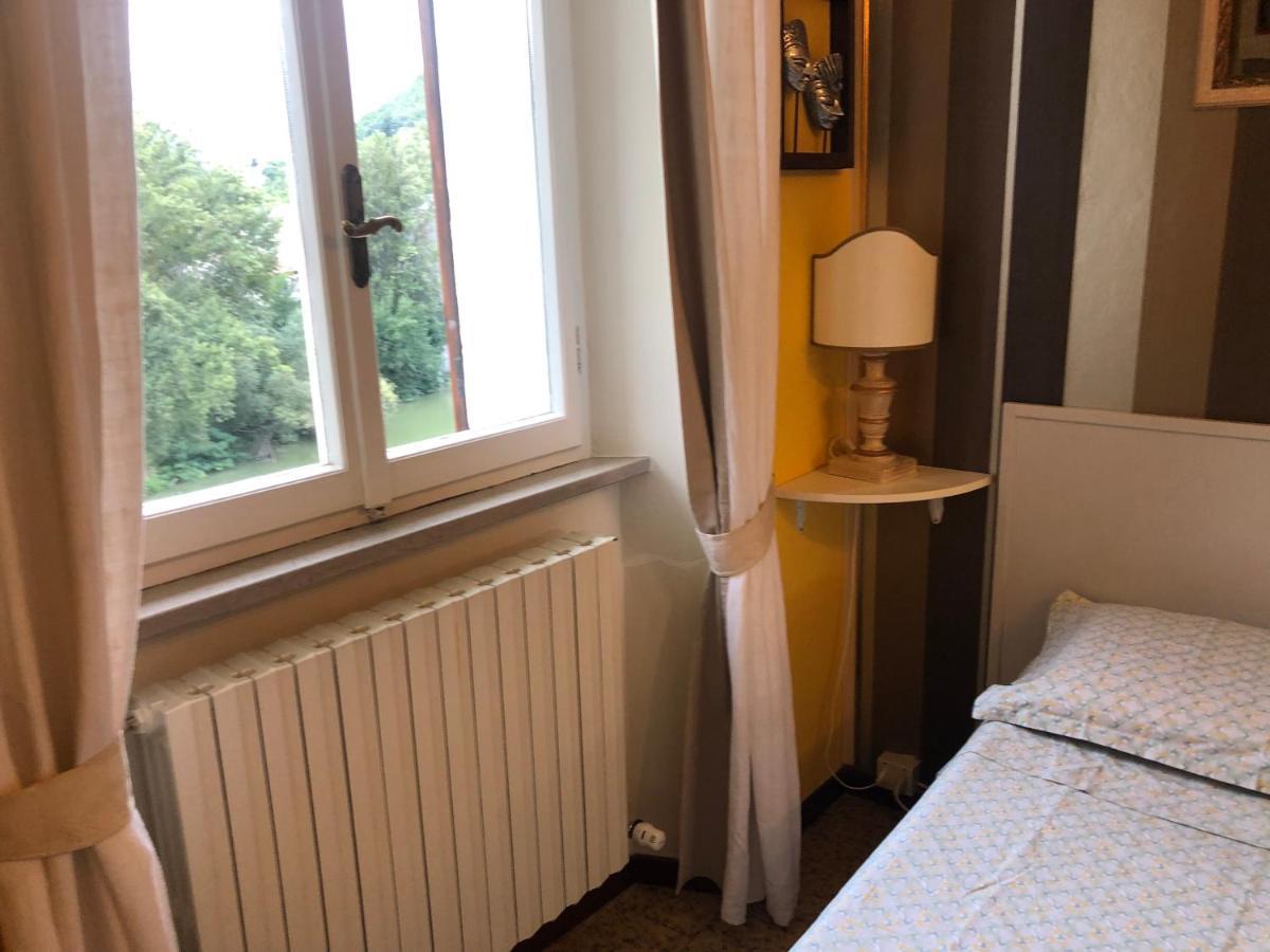 La Finestra Sul Fiume Bed & Breakfast ฟอสซอมโบรเน ภายนอก รูปภาพ