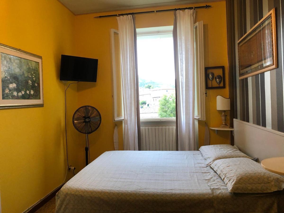 La Finestra Sul Fiume Bed & Breakfast ฟอสซอมโบรเน ภายนอก รูปภาพ