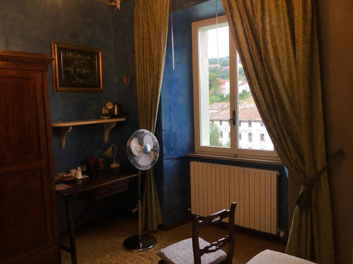 La Finestra Sul Fiume Bed & Breakfast ฟอสซอมโบรเน ภายนอก รูปภาพ