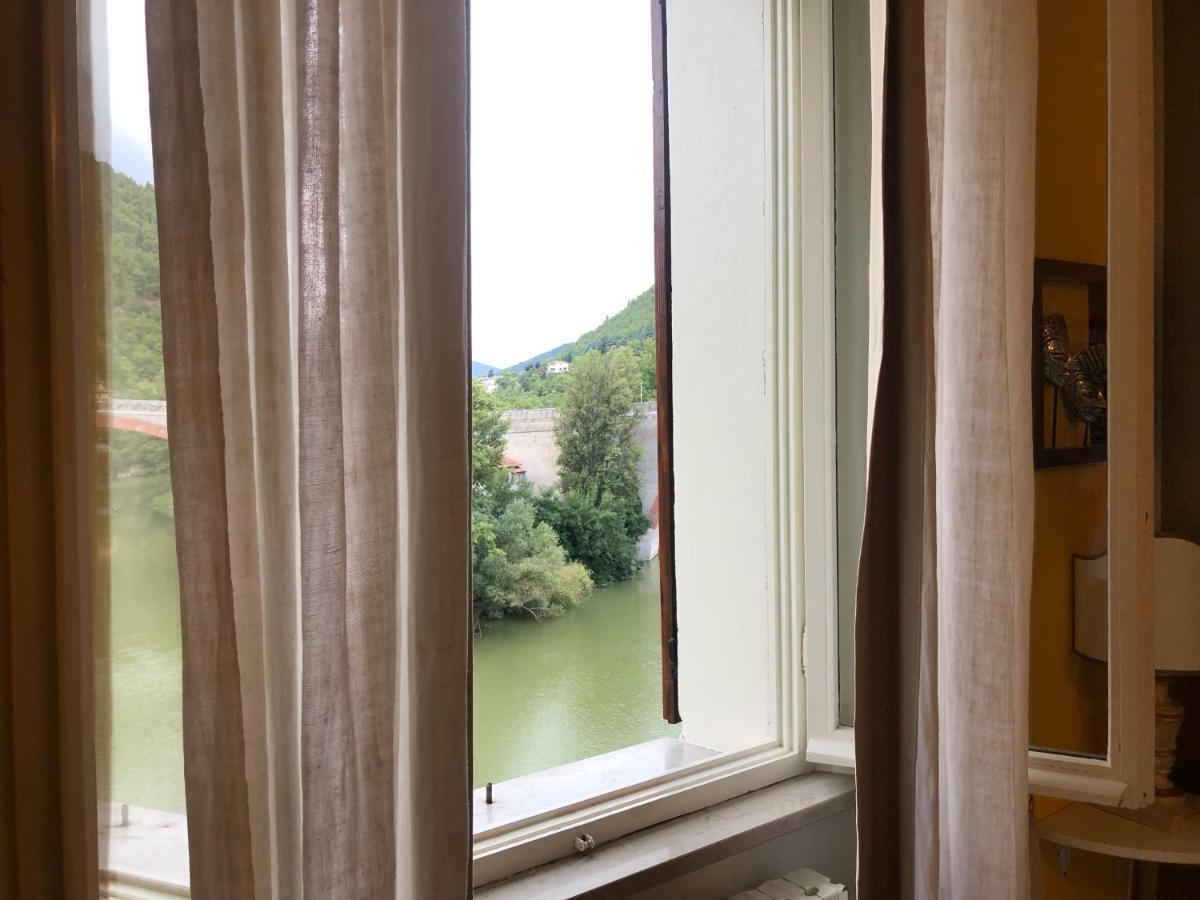 La Finestra Sul Fiume Bed & Breakfast ฟอสซอมโบรเน ภายนอก รูปภาพ