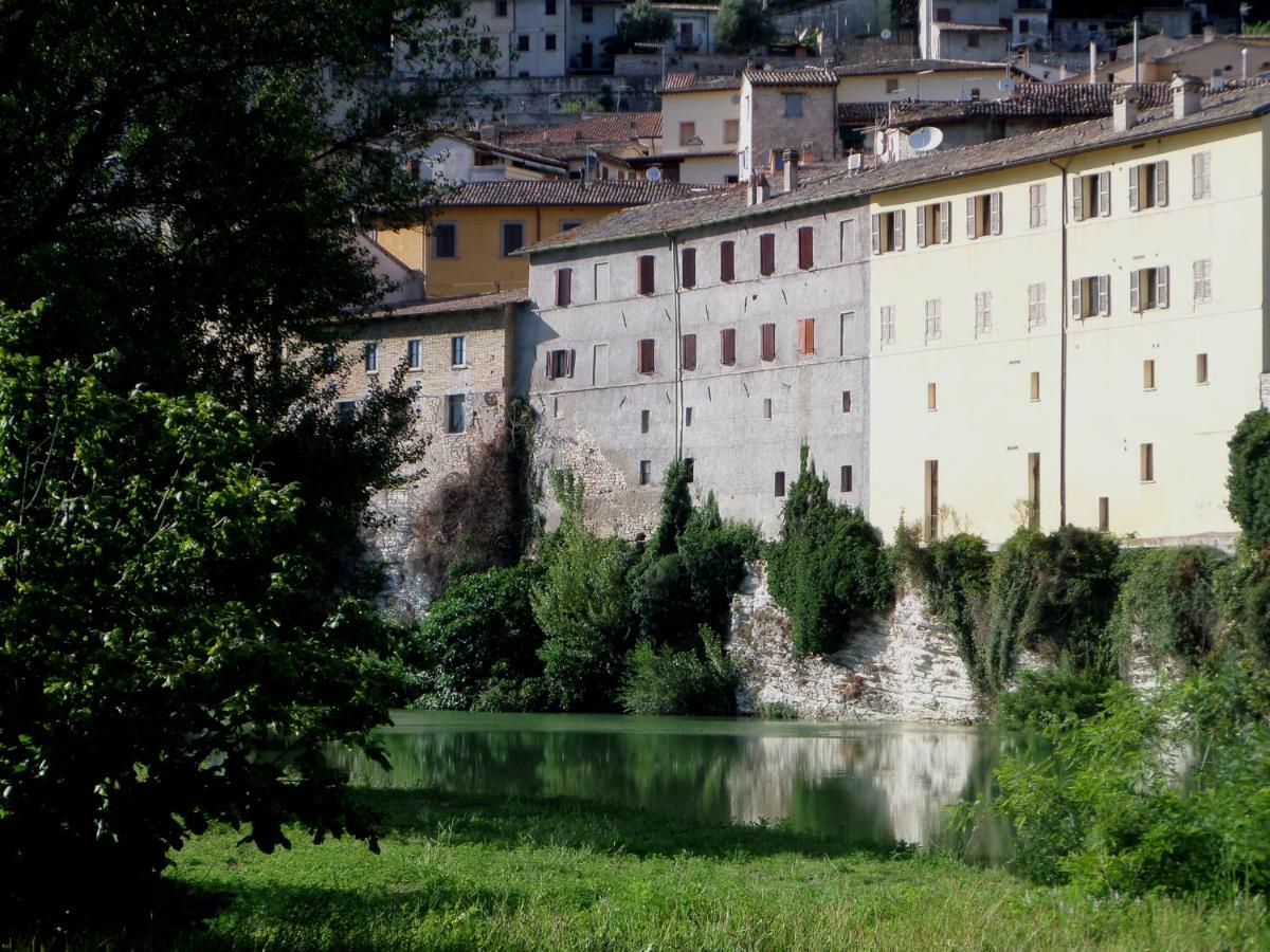 La Finestra Sul Fiume Bed & Breakfast ฟอสซอมโบรเน ภายนอก รูปภาพ
