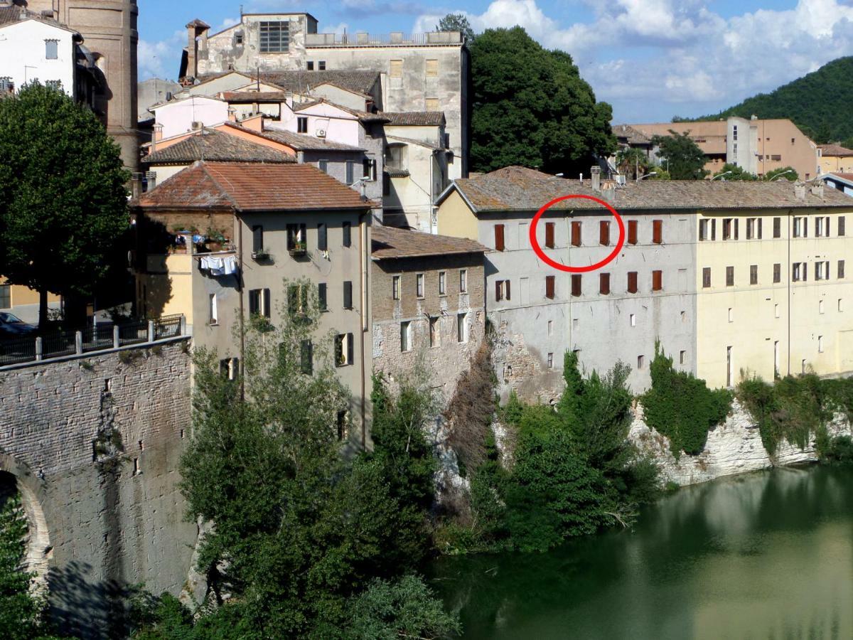 La Finestra Sul Fiume Bed & Breakfast ฟอสซอมโบรเน ภายนอก รูปภาพ