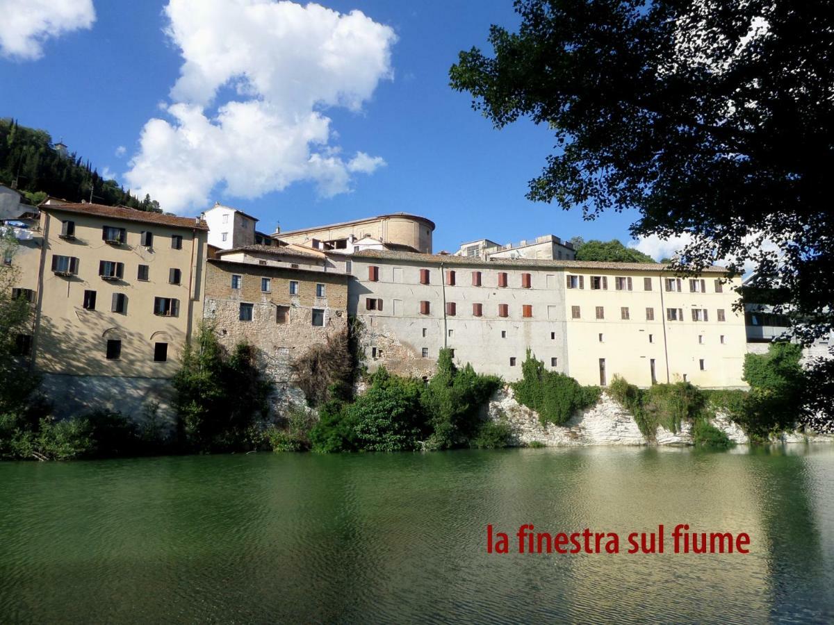 La Finestra Sul Fiume Bed & Breakfast ฟอสซอมโบรเน ภายนอก รูปภาพ
