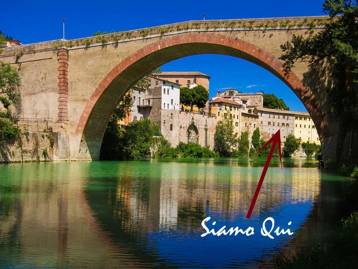 La Finestra Sul Fiume Bed & Breakfast ฟอสซอมโบรเน ภายนอก รูปภาพ