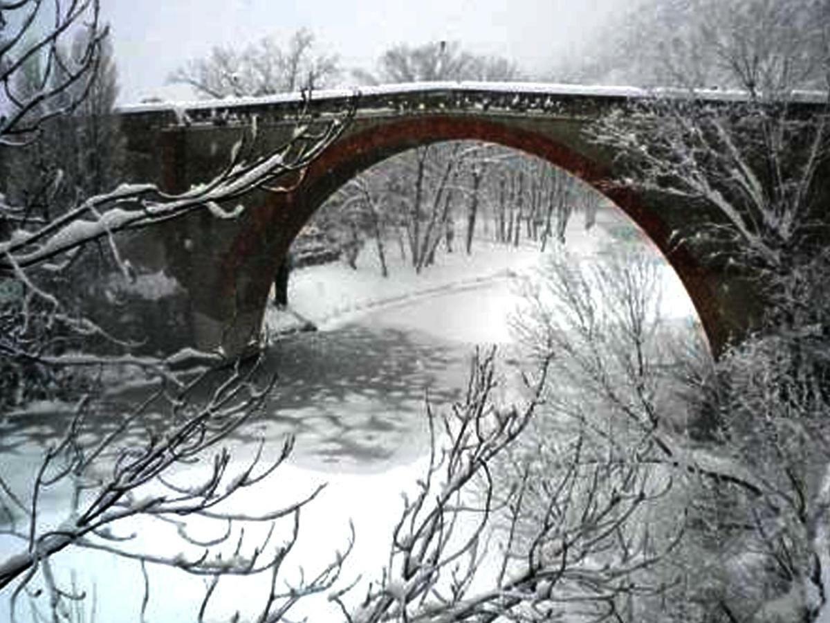 La Finestra Sul Fiume Bed & Breakfast ฟอสซอมโบรเน ภายนอก รูปภาพ