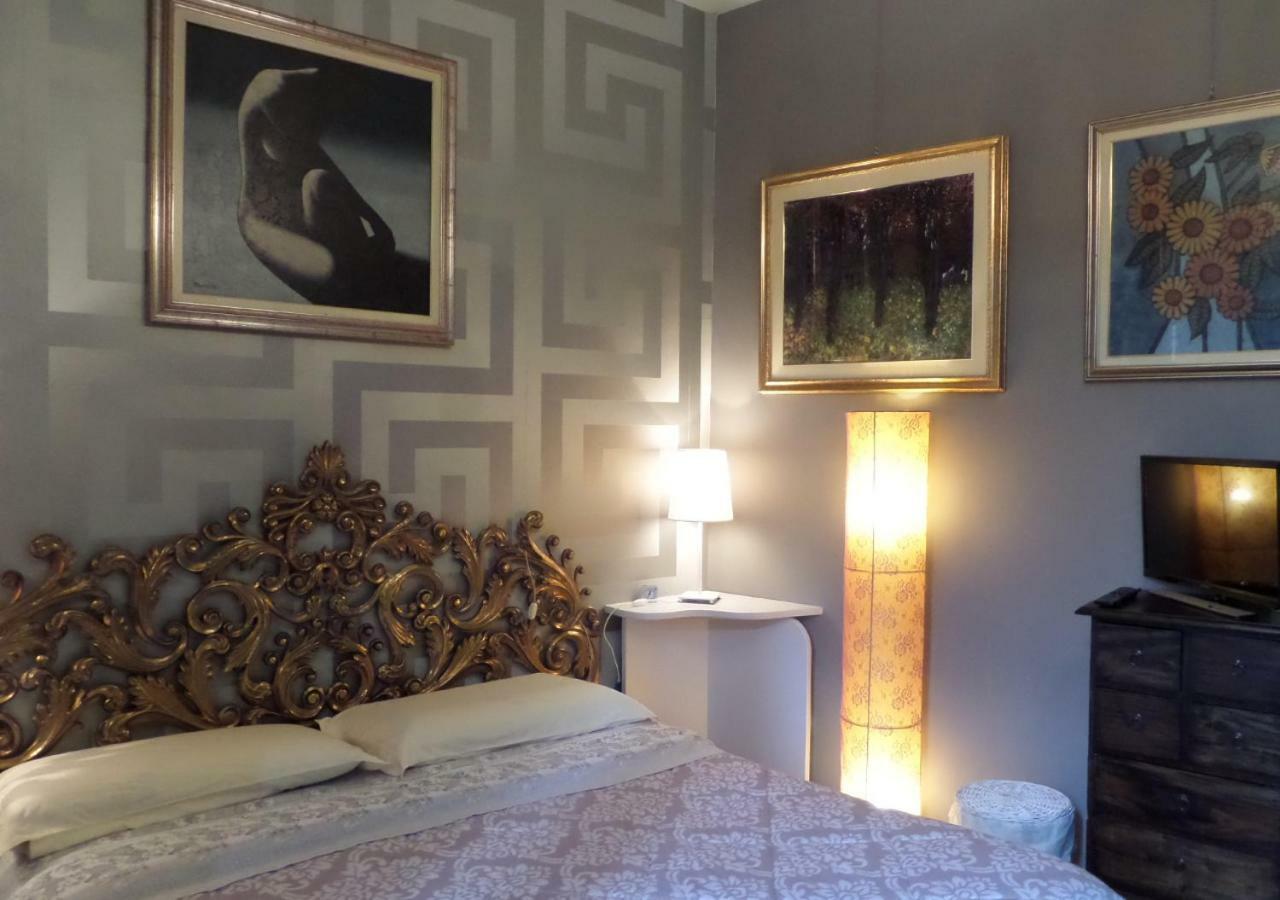 La Finestra Sul Fiume Bed & Breakfast ฟอสซอมโบรเน ภายนอก รูปภาพ