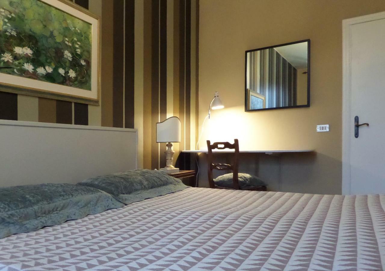 La Finestra Sul Fiume Bed & Breakfast ฟอสซอมโบรเน ภายนอก รูปภาพ