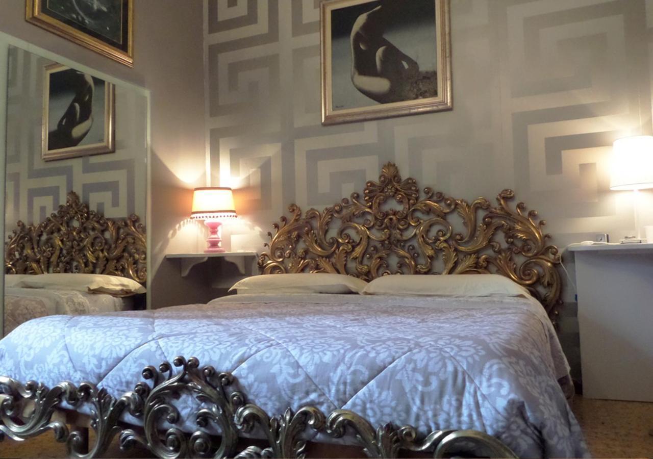 La Finestra Sul Fiume Bed & Breakfast ฟอสซอมโบรเน ภายนอก รูปภาพ