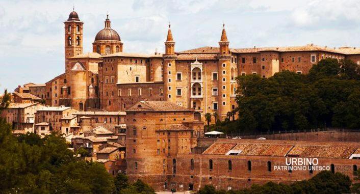 La Finestra Sul Fiume Bed & Breakfast ฟอสซอมโบรเน ภายนอก รูปภาพ